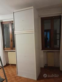 Armadio con saracinesca