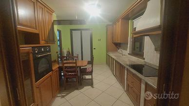 cucucina in castagno rivestita di muratura