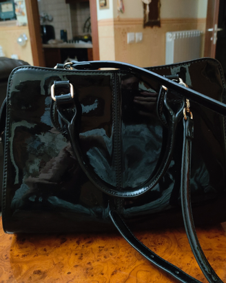 Borsa nera di plastica