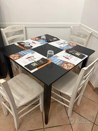 Tavoli e sedie in legno