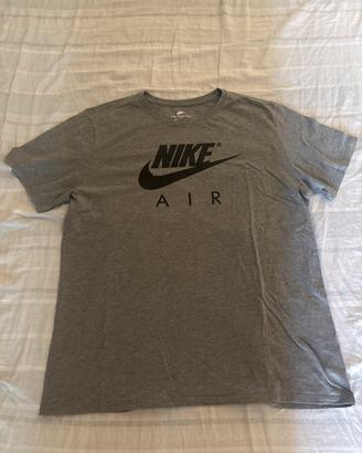NIKE T-SHIRT