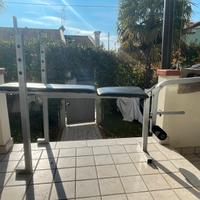 Panca palestra con supporto bilanciere