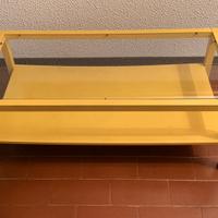 Tavolino giallo in legno e vetro