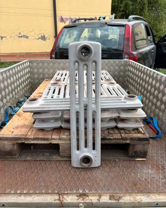 Elementi radiatore termosifone in ghisa restaurati