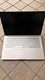 Asus VivoBook 15,6” Ryzen 5-8gb RAM-ssd512gb