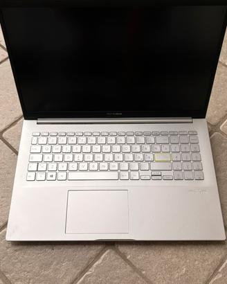 Asus VivoBook 15,6” Ryzen 5-8gb RAM-ssd512gb