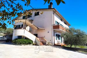 Villa bifamiliare in condizioni ottime