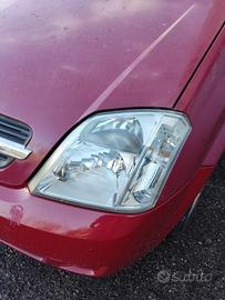 Proiettore sinistro OPEL MERIVA del 2004