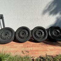 4 Gomme invernali con cerchi