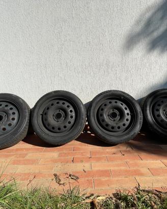 4 Gomme invernali con cerchi