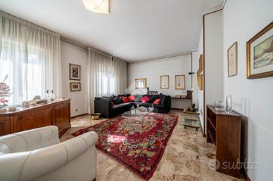 5 LOCALI A REGGIO NELL'EMILIA