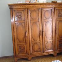 ARMADIO COUNTRY  SCOLPITO,  D'ANTEGUERRA