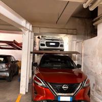 Posto auto duplex dotato di elevatore meccanico