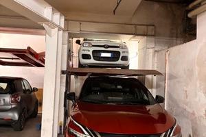 Posto auto duplex dotato di elevatore meccanico