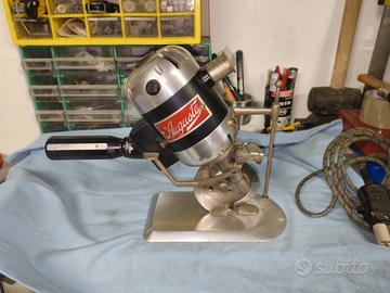 strumento per tagliare la stoffa 