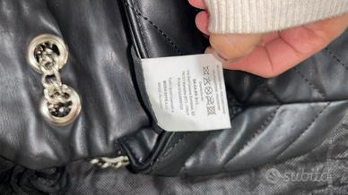 Borsa nera a tracolla o spalla