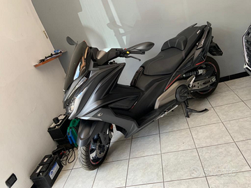 Moto kymco AK 550