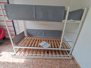 Letto a castello + un letto a terra