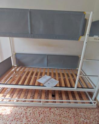 Letto a castello + un letto a terra