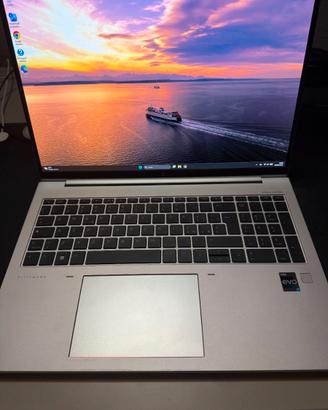 HP EliteBook 860 G10 16" 2.8K OLED — i7 32GB 1TB