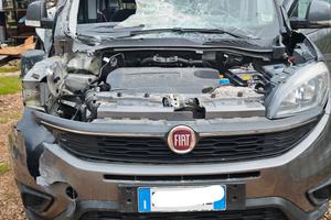 fiat Doblò 1.6 M-Jet 7 posti incidentato 