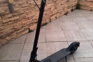 Mi Electric Scooter Essential