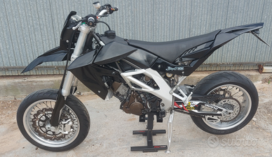 Aprilia sxv 550