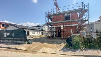 Nuova villetta bilivelli con giardino