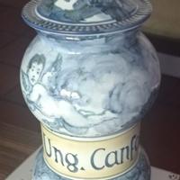 Albarello, vaso in ceramica da farmacia