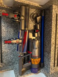 Dyson v15
