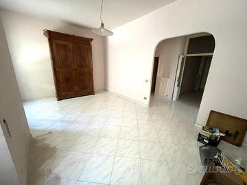 Vicinissimo al centro con corte e cantina