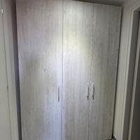 armadio praticamente nuovo ha 5 mesi di vita