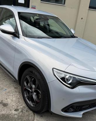 Alfa Romeo Stelvio 2.2 Turbodiesel 160 CV AT8 RWD 