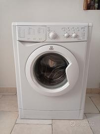 Lavatrice Indesit IWSC5085 5kg classe A