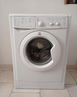 Lavatrice Indesit IWSC5085 5kg classe A