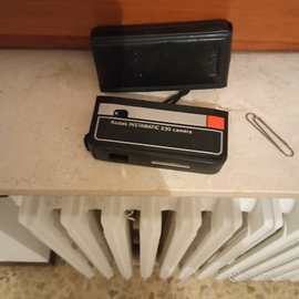 Macchina fotografica vintage anni 90