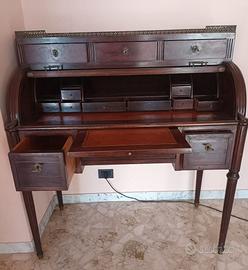 Scrittoio antico a cilindro (roll-top) in legno