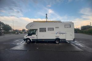 camper con garace grande e gancio traino
