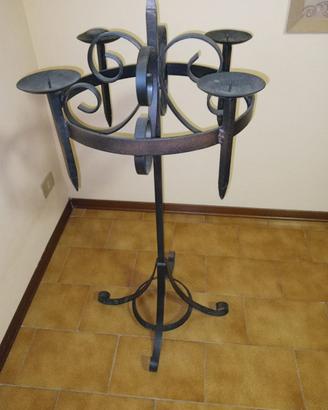 Candelabro in ferro battuto