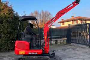 E276- ESCAVATORE NEW HOLLAND 18 Q