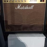 Amplificatore Marshall JCM 800.