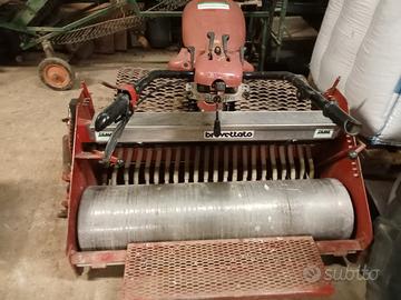 Macchina agricola semovente per seminare