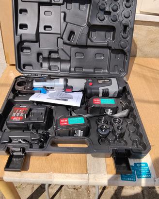 pressatrice multistrato con  doppia batteria e car