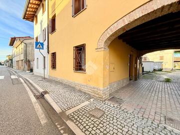 2 LOCALI A LESTIZZA