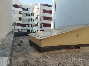 INTERO STABILE A POCHI PASSI DAL MARE (Rif: MVM1)