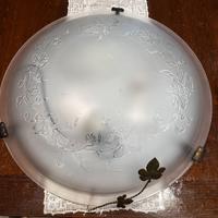 Lampada in vetro con dettagli in ferro battuto