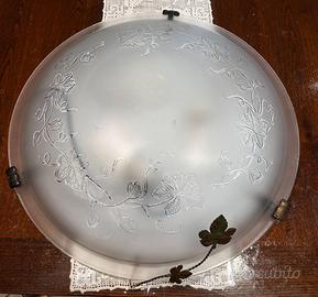 Lampada in vetro con dettagli in ferro battuto