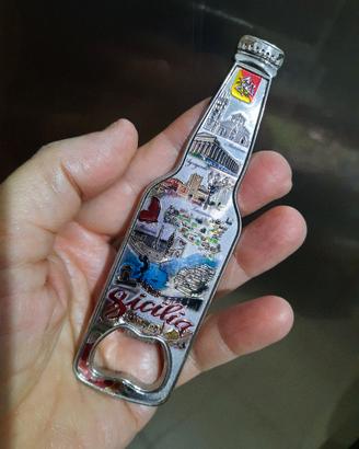 Apribottiglie Sicilia a forma di bottiglia