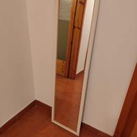 Specchio cornice bianca.
