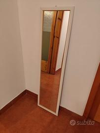Specchio cornice bianca.